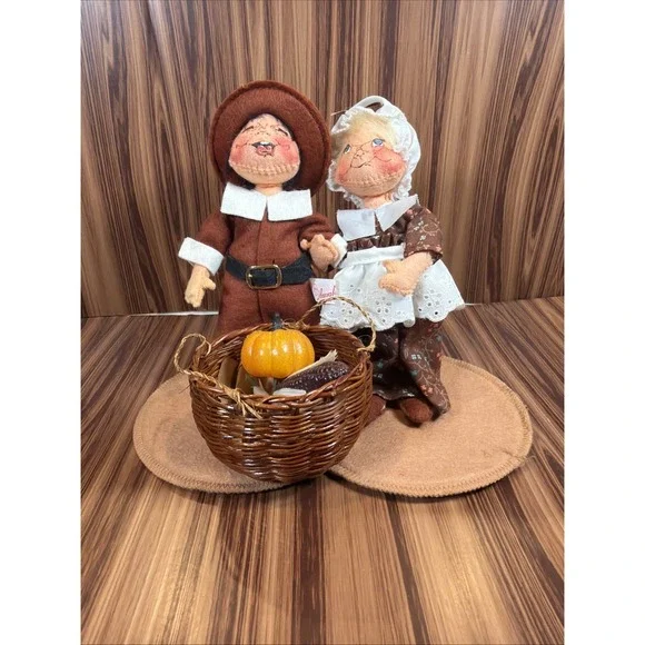 Vintage 1989 Annalee Mobilitee Pilgrim Couple Thanksgiving Pumpkin Basket