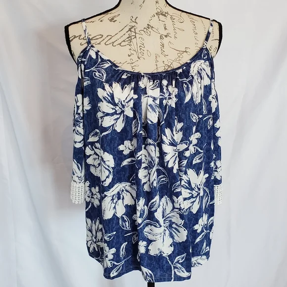 Harlow & Rose Blue White Floral Cold Shoulder Top Size Large