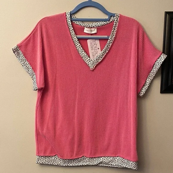 Lovely Melody Pink Short Sleeve Ribbed Top with Cheetah Patterned Edges 🆕