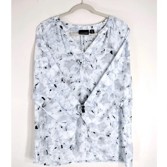 Cynthia Rowley Blue Abstract Blouse; Henley Neck 3/4 Sleeve Floral Print Top