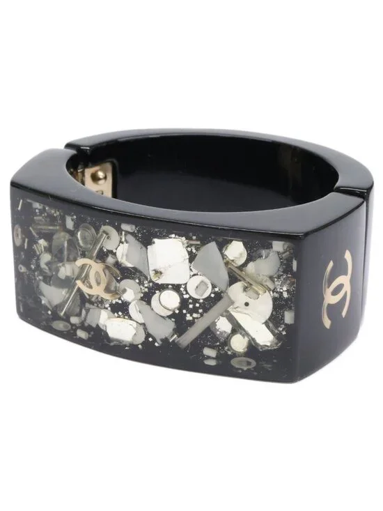 Chanel 09c Resin Hingerd CC Logo Bracelet