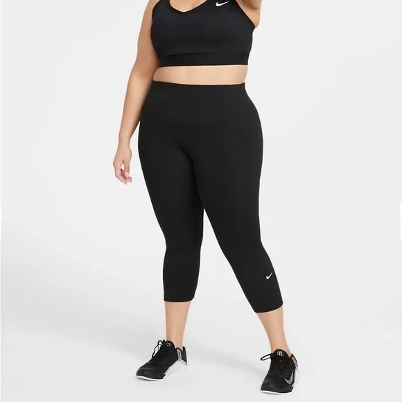 NWT Nike cropped leggings