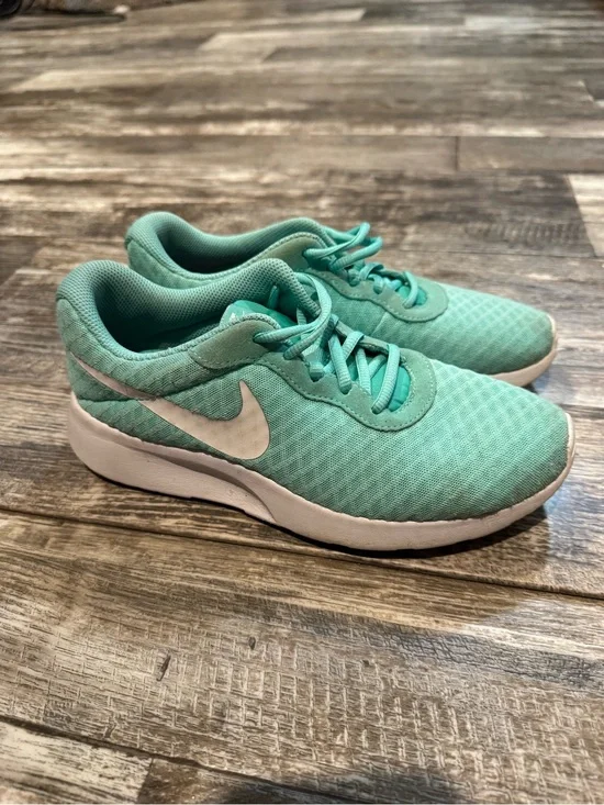 Nike Women's Mint Green Mesh Running Sneakers
