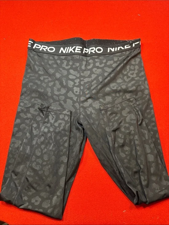 ' Black Leopard-Print Nike pro leggings