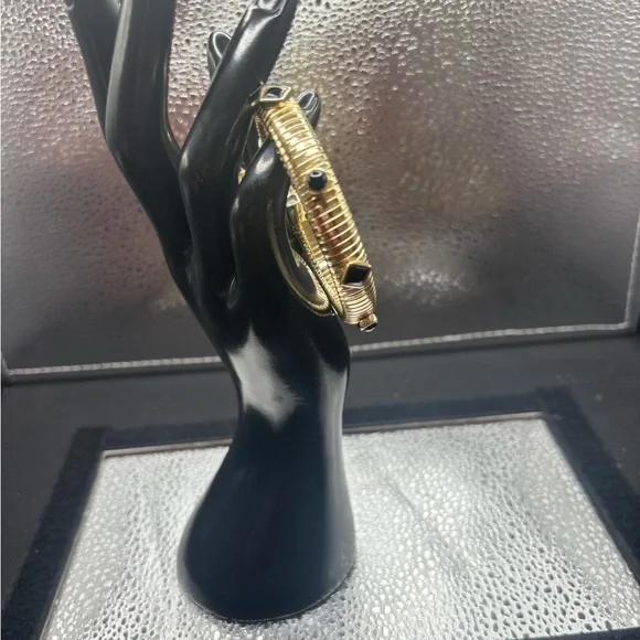 Elegant Gold and Black Onyx Women's Bracelet