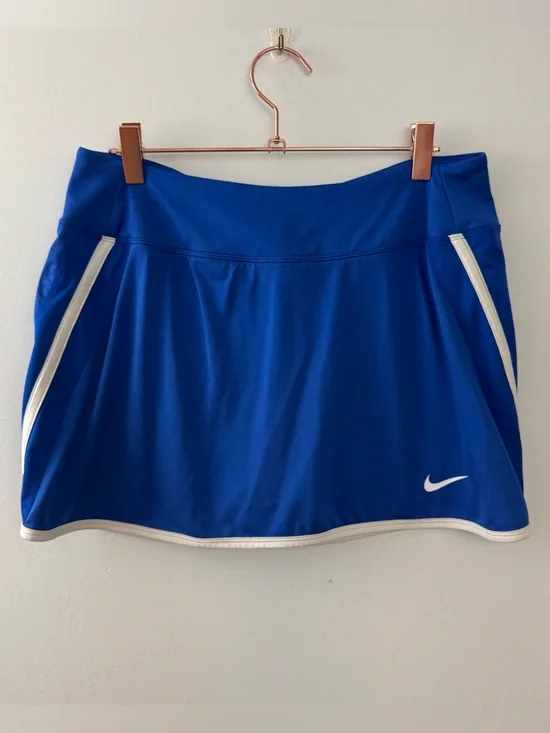 Nike tennis skirt features royal blue Size M