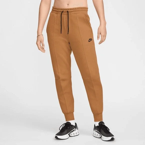 Nike Women's Sportswear Tech Fleece Joggers Flax Brown FB8330-224 Size Small NEW