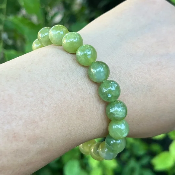 10mm stretchable green‎ Xiuyan jade bracelet
