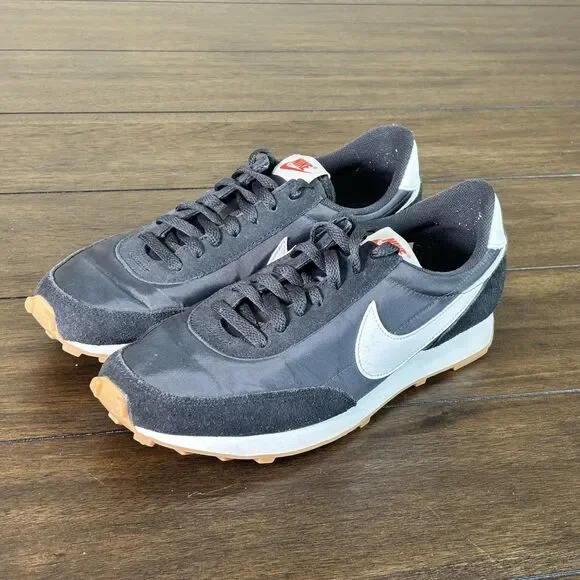 Nike Daybreak Black and White sneakers CLEAN Womens Size 10
