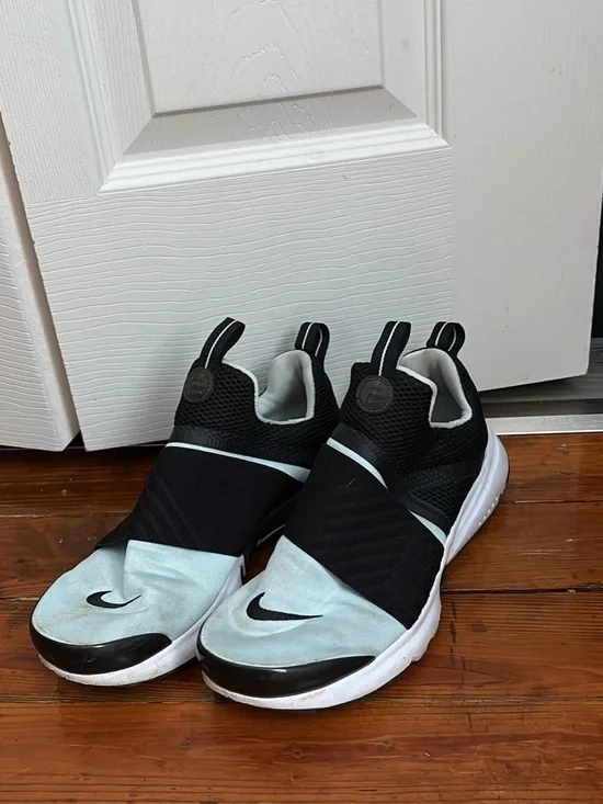 Nike Slip-On Trainers in Black & Light Blue