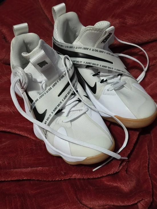 Nike Women's NIKE REACT HYPERSET White, Black & Gum-Soled 'Just Do It' Strap