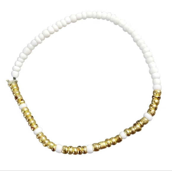 💥4 for $20💥Goldtone White Beaded Stretch Bracelet