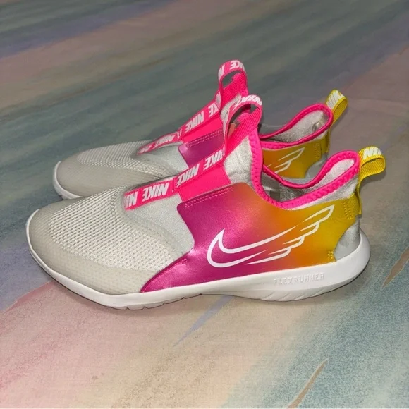 Nike Flex Runner Sun White/Pink CN7483-001 Grade-School size 7Y / women’s 8.5