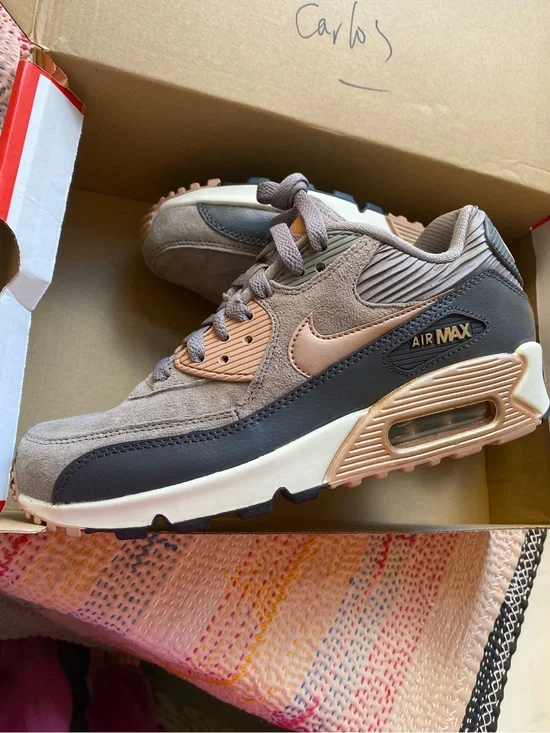 Nike Women’s Air Max 90 Bronze Size 7.5