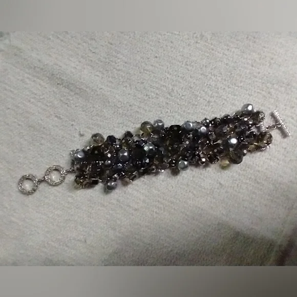 Wide premier designs beaded toggle silvertone chain bracelet