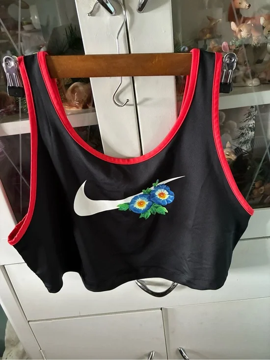 Nike Black Cropped Sports Tank with Floral Swoosh sz S
