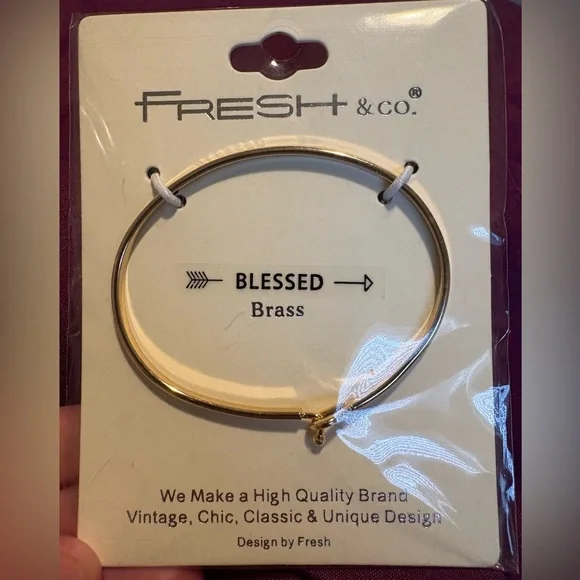 Blessed bracelet Bangle in gold