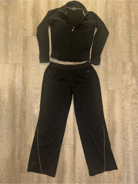 Nike Women’s XS Tracksuit Set Black Thermal Chevron Zip Jacket Straight Pants