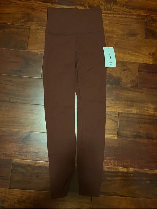 Nike Women's High-Rise Leggings in Dark Red/ Brown
