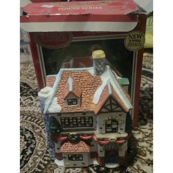 Dickens Collectables Towne Series Inn Lighted Village House Xmas