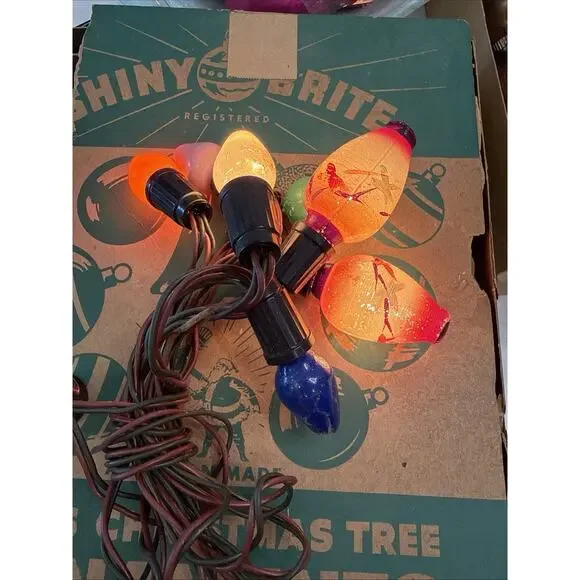 2 Vintage C-9 Asian Christmas Lanterns + 5 Bulbs On Original Vintage 7 Socket