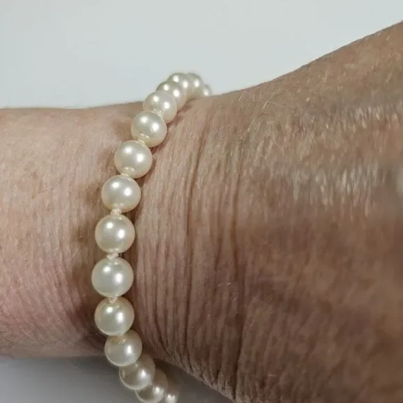 Vintage ROC Cream Colored Faux Pearl Bracelet 7