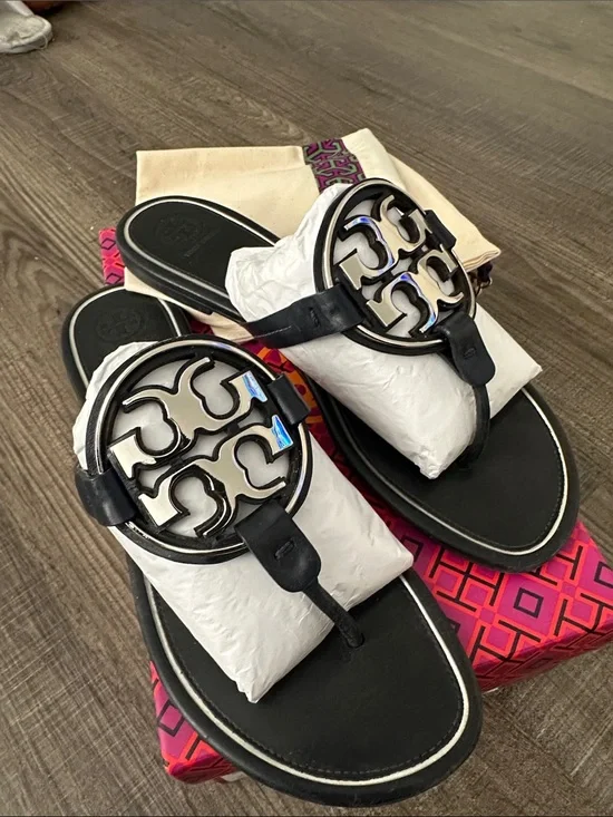 Tory Burch Millers in Navy Blue and SilverSandals