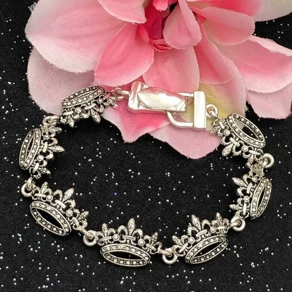 🌼 Fleur De Lis Crown Silver Clasp Bracelet