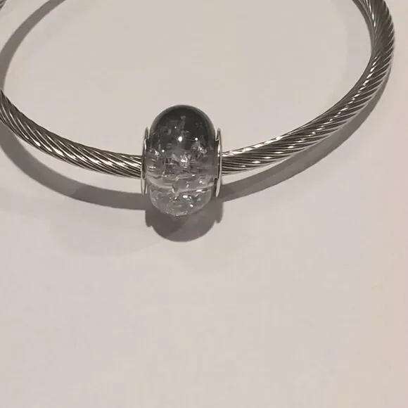 Silver Black and‎ White 