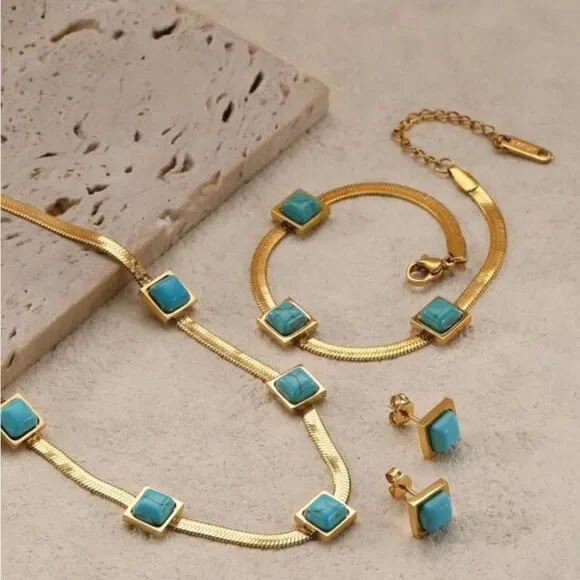 Gold and Turquoise bracelet N943