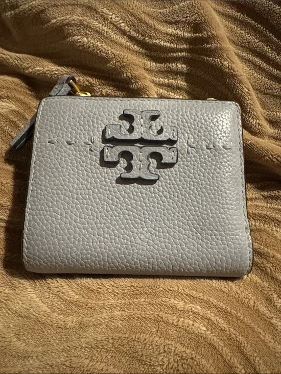 Tory Burch Pebbled Leather Zip Wallet in Light Gray