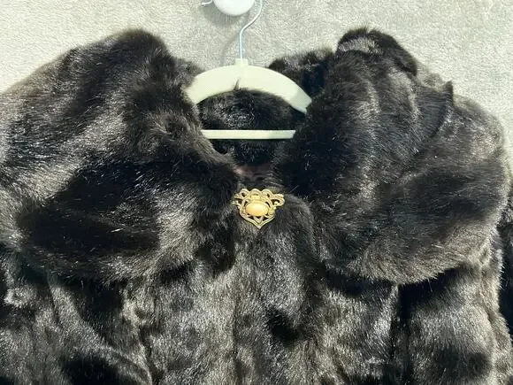 VTG Gold Tone Faux Pearl Fur Clip Victorian Revival Sweater Scarf Collar Clasp