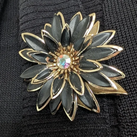 VTG Gold-Tone Black Gold Floral Chrysanthemum Aurora Borealis Rhinestone Brooch