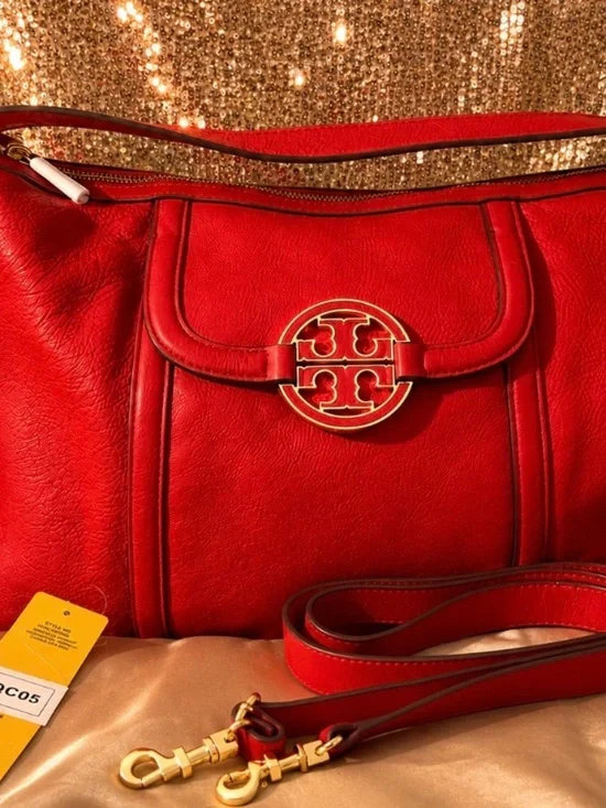 Price drop for this brand new Tory Burch Hobo purse!!