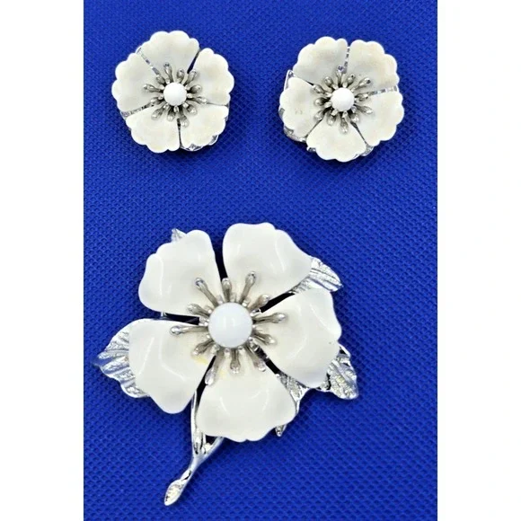 Vintage Sarah Coventry Brooch Summer Magic White Enamel Flower Pin Earrings 1964