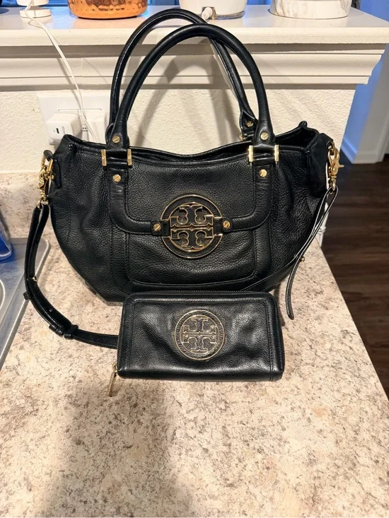 Tory Burch Amanda Hobo/ with wallet