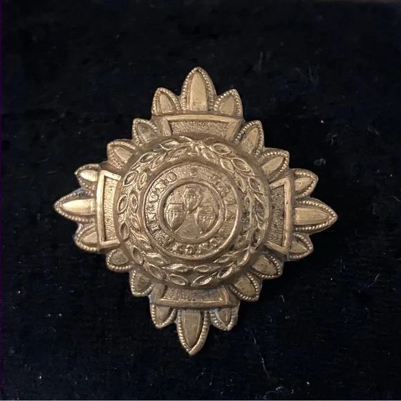 Vintage British Army Tria Juncta in Uno Officers Sweetheart Brooch Badge WWII
