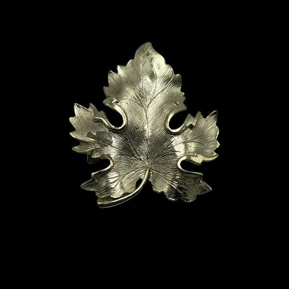 Vintage Leaf Brooch Gold Tone‎ Brushed Veins Pin