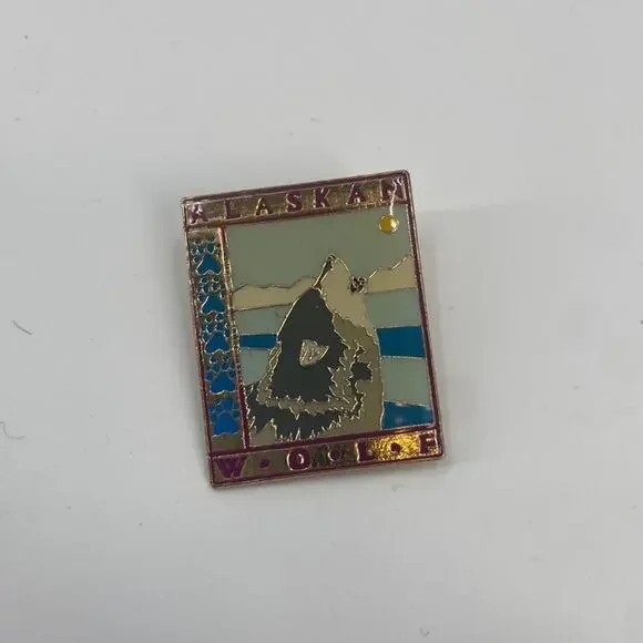 Alaska wolf pin