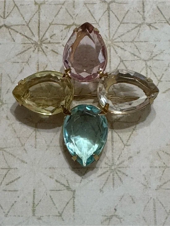 VINTAGE AVON PASTEL RHINESTONES BROOCH