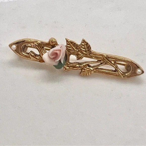 Beautiful Vintage Gold Toned‎ Brooch Pin With 3D Pink Rose