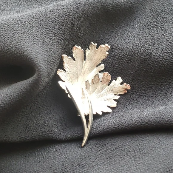 Vintage 1960s Silvertone Double Leaf Brooch Pin Mid-Century Retro Nature Jewelry