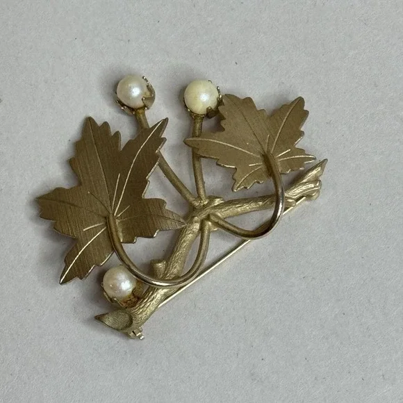 Vintage Sarah Coventry 2 Leaf 3 Faux Pearl‎ Pin Brooch 1.5