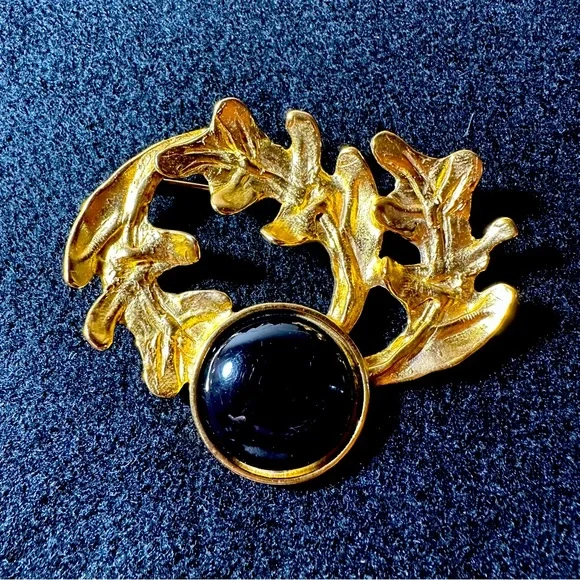Carol Dauplaise Gold Tone Leaf Brooch with Black Faux Onyx Vintage