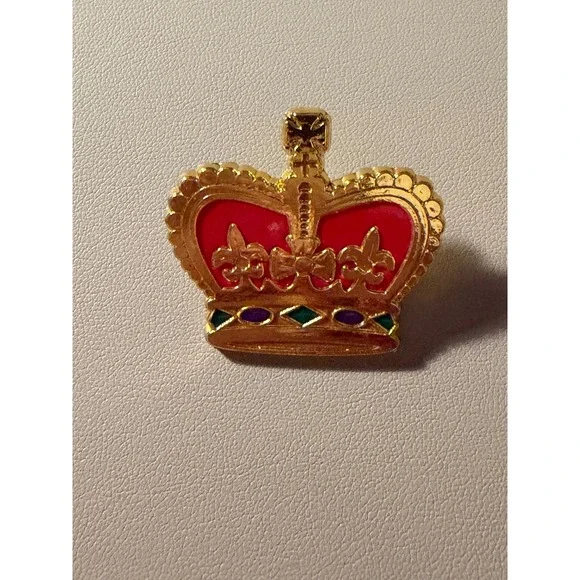 Gold‎ Tone Red Enamel St Edwards Crown Royal Lapel Pin British Royalty Souvenir