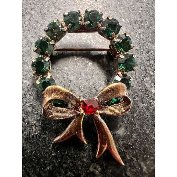 VTG Eisenberg Ice Xmas Wreath Goldtone Green‎ Red Glass Rhinestone 1
