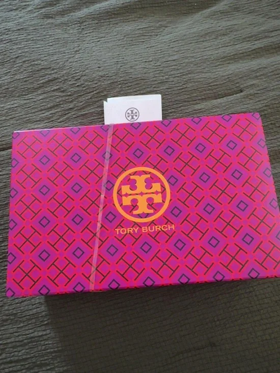 Tory Burch Claire Flat Thong Sandals – Patent Leather – NWT