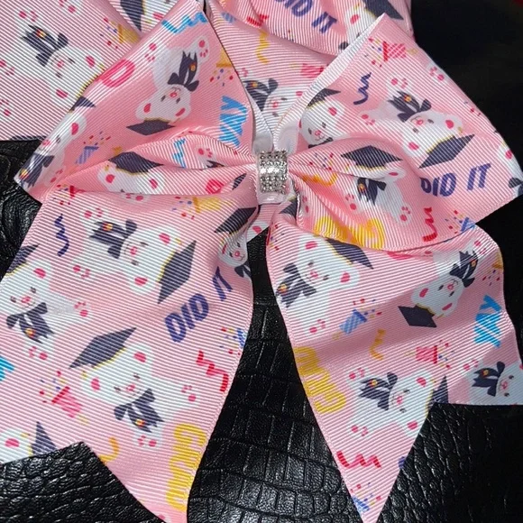 Teddy‎ beat Graduation bows