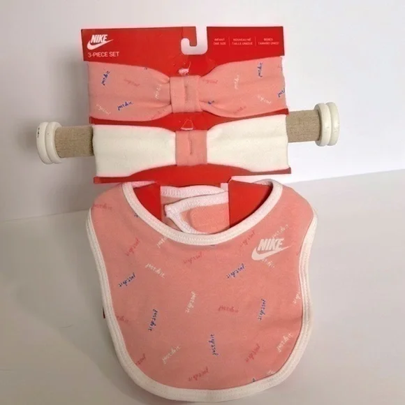 Nike Baby 0-6month Bib Set - 3pc Girls Pink NWT