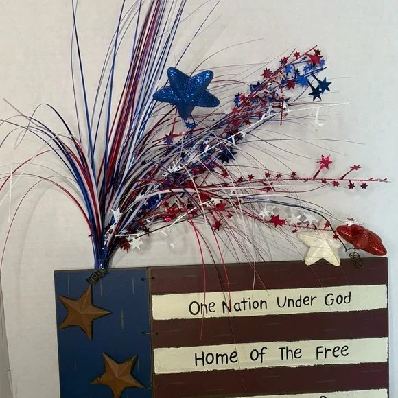 Patriotic Starburst Flag Wall Decor - Red White Blue 16 inches wide 9 tall